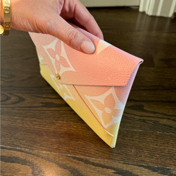 Louis Vuitton By The Pool Kirigami Large - Picture 5 of 12